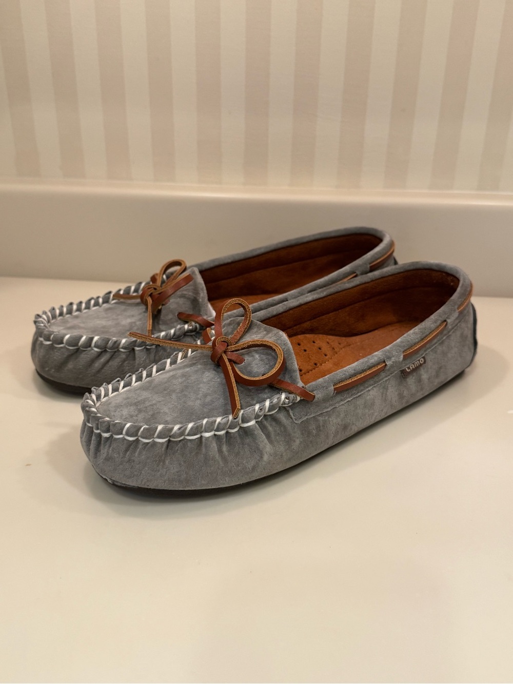 Lamo Sabrina Moc Soft Grey Suede Classic Moccasin Slipper Shoe New In Box - Picture 4 of 16